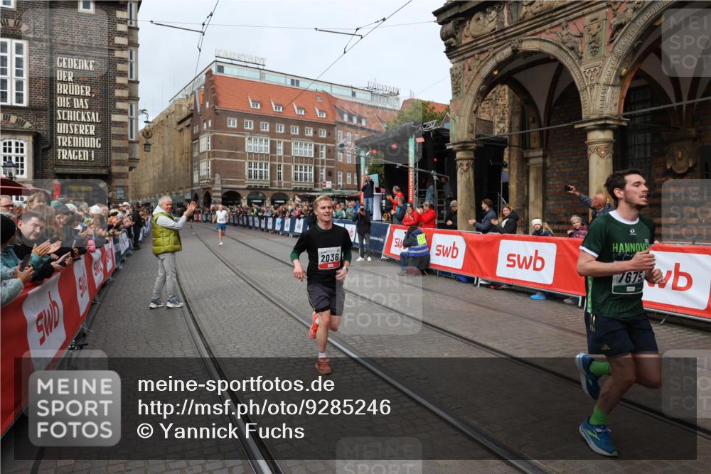 05.10.2025 - 20. swb-Marathon Bremen Yannick Fuchs http://msf.ph/oto/9285246 05.10.2025 13:03:14 Ziel 45, 2036, 2141, 2939, 4629, 7675 meine-sportfotos.de