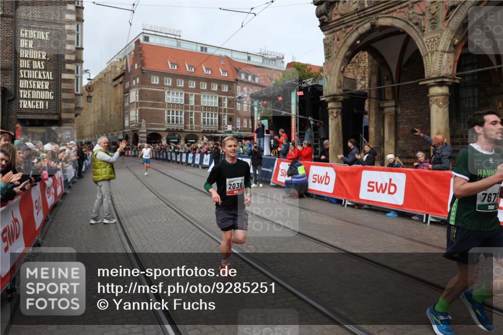 05.10.2025 - 20. swb-Marathon Bremen Yannick Fuchs http://msf.ph/oto/9285251 05.10.2025 13:03:14 Ziel 45, 2036, 2141, 2939, 4629, 7675 meine-sportfotos.de