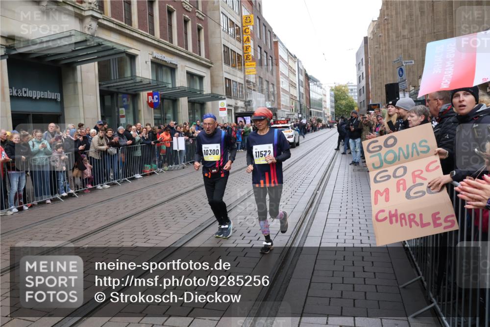 05.10.2025 - 20. swb-Marathon Bremen Strokosch-Dieckow http://msf.ph/oto/9285256 05.10.2025 11:29:27 Ziel 10300, 11572, 10300, 11572 meine-sportfotos.de