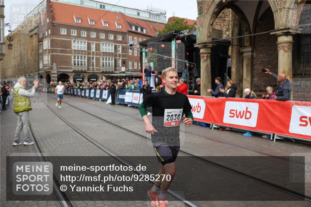 05.10.2025 - 20. swb-Marathon Bremen Yannick Fuchs http://msf.ph/oto/9285270 05.10.2025 13:03:15 Ziel 45, 2036, 2141, 2939, 4629, 7675 meine-sportfotos.de