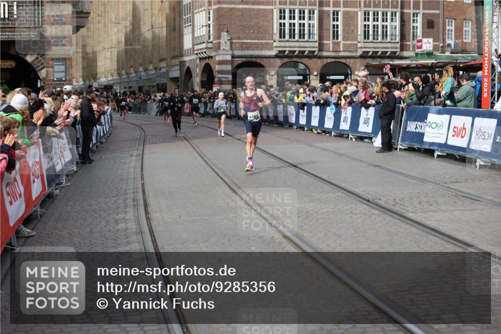 05.10.2025 - 20. swb-Marathon Bremen Yannick Fuchs http://msf.ph/oto/9285356 05.10.2025 13:03:38 Ziel 635, 5588 meine-sportfotos.de