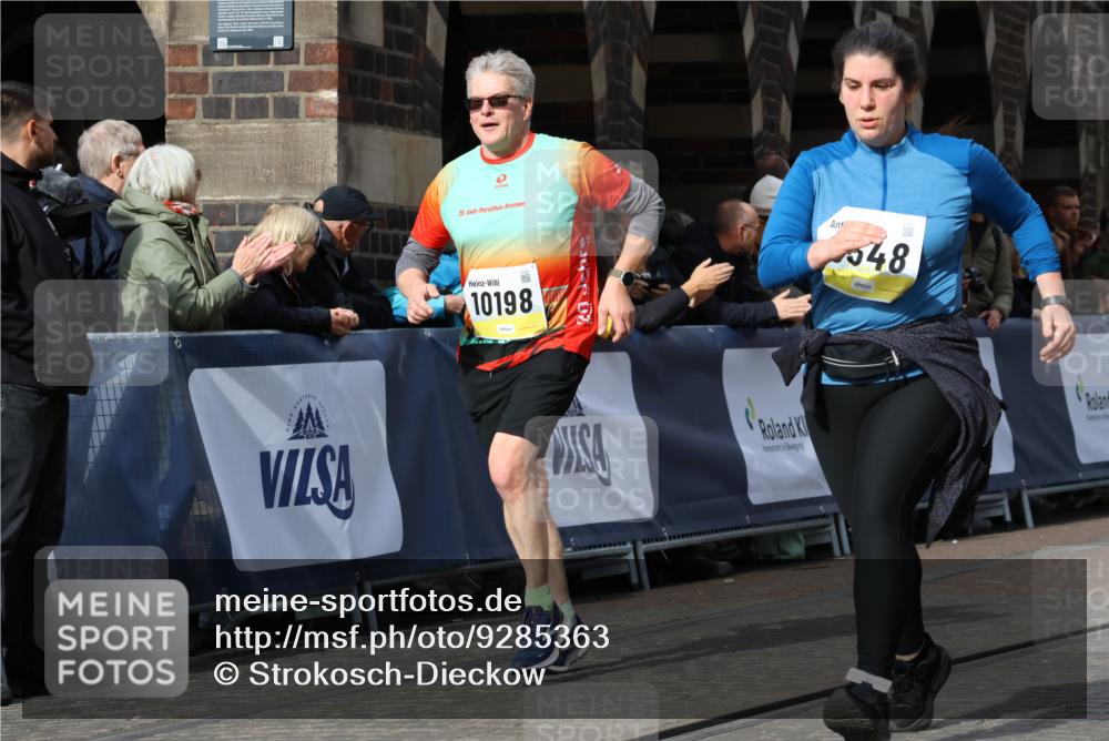 05.10.2025 - 20. swb-Marathon Bremen Strokosch-Dieckow http://msf.ph/oto/9285363 05.10.2025 11:18:19 Ziel 9348, 9465, 9477, 10198, 10575, 10795, 10994 meine-sportfotos.de