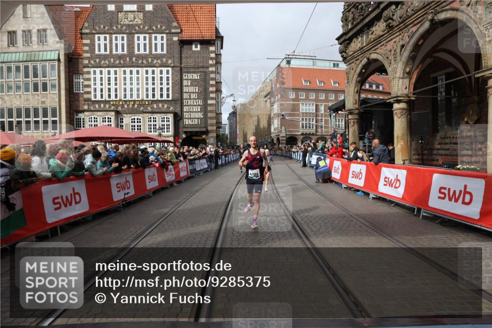 05.10.2025 - 20. swb-Marathon Bremen Yannick Fuchs http://msf.ph/oto/9285375 05.10.2025 13:03:42 Ziel 635, 2613, 4786, 5588 meine-sportfotos.de