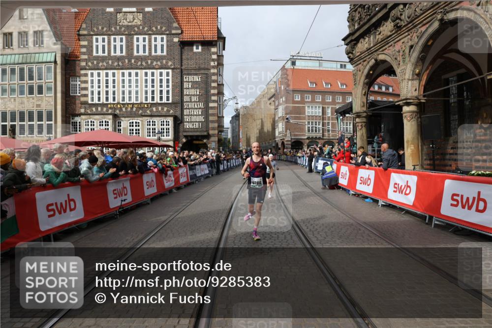 05.10.2025 - 20. swb-Marathon Bremen Yannick Fuchs http://msf.ph/oto/9285383 05.10.2025 13:03:42 Ziel 635, 2613, 4786, 5588 meine-sportfotos.de