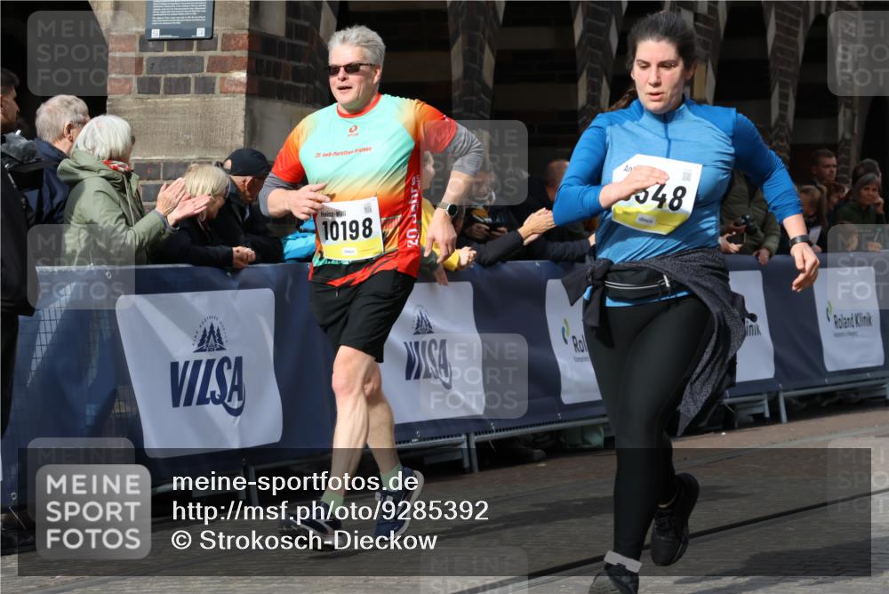 05.10.2025 - 20. swb-Marathon Bremen Strokosch-Dieckow http://msf.ph/oto/9285392 05.10.2025 11:18:19 Ziel 9348, 9465, 9477, 10198, 10575, 10795, 10994 meine-sportfotos.de