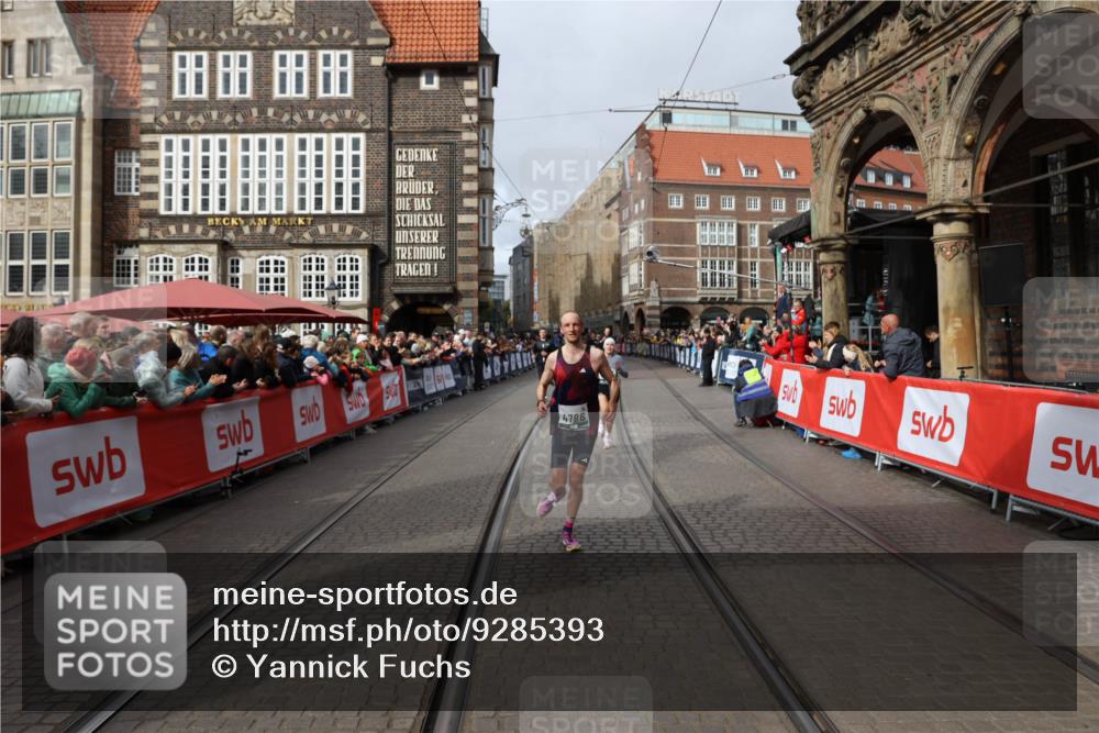 05.10.2025 - 20. swb-Marathon Bremen Yannick Fuchs http://msf.ph/oto/9285393 05.10.2025 13:03:42 Ziel 635, 2613, 4786, 5588 meine-sportfotos.de