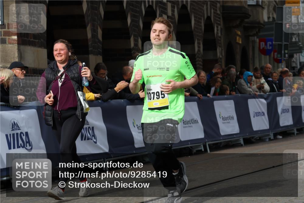 05.10.2025 - 20. swb-Marathon Bremen Strokosch-Dieckow http://msf.ph/oto/9285419 05.10.2025 11:18:26 Ziel 10076, 10795, 11043, 11690 meine-sportfotos.de
