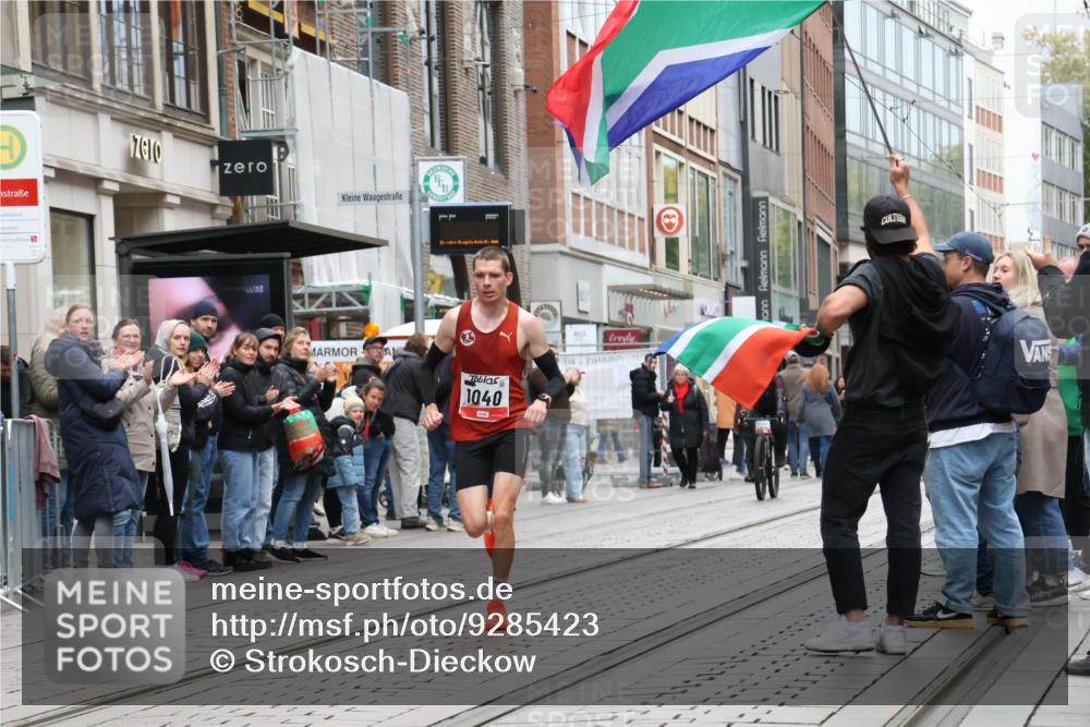 05.10.2025 - 20. swb-Marathon Bremen Strokosch-Dieckow http://msf.ph/oto/9285423 05.10.2025 12:06:12 Ziel 1040, 1040 meine-sportfotos.de