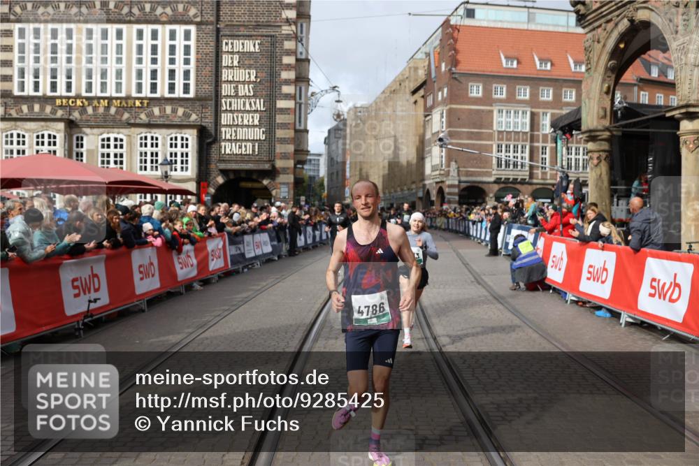 05.10.2025 - 20. swb-Marathon Bremen Yannick Fuchs http://msf.ph/oto/9285425 05.10.2025 13:03:43 Ziel 2613, 4758, 4786, 5588 meine-sportfotos.de