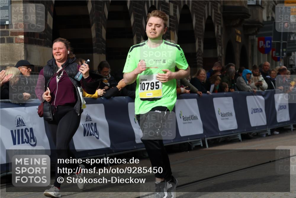 05.10.2025 - 20. swb-Marathon Bremen Strokosch-Dieckow http://msf.ph/oto/9285450 05.10.2025 11:18:26 Ziel 10076, 10795, 11043, 11690 meine-sportfotos.de