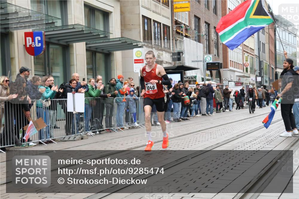 05.10.2025 - 20. swb-Marathon Bremen Strokosch-Dieckow http://msf.ph/oto/9285474 05.10.2025 12:06:14 Ziel 1040, 1040 meine-sportfotos.de