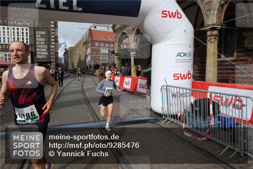 05.10.2025 - 20. swb-Marathon Bremen Yannick Fuchs http://msf.ph/oto/9285476 05.10.2025 13:03:44 Ziel 2613, 4617, 4758, 4786, 5588 meine-sportfotos.de