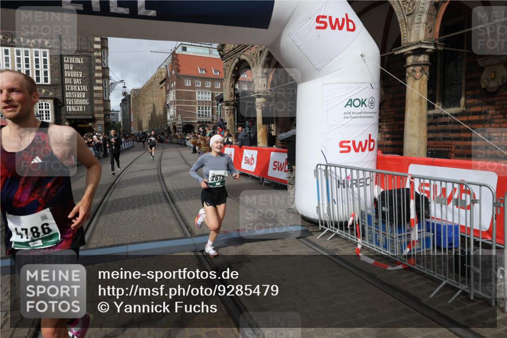 05.10.2025 - 20. swb-Marathon Bremen Yannick Fuchs http://msf.ph/oto/9285479 05.10.2025 13:03:44 Ziel 2613, 4617, 4758, 4786, 5588 meine-sportfotos.de