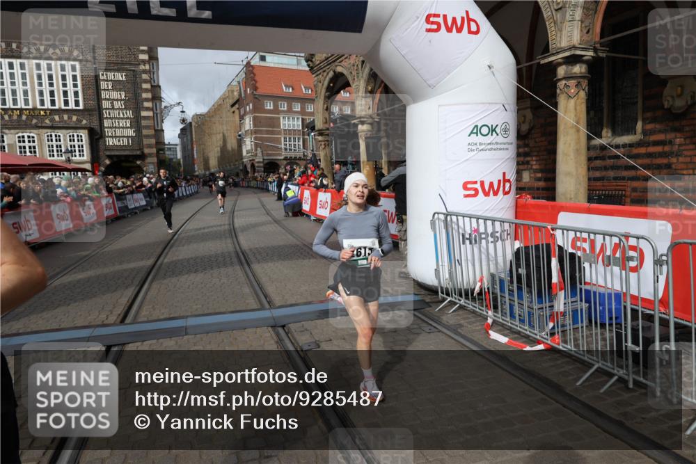 05.10.2025 - 20. swb-Marathon Bremen Yannick Fuchs http://msf.ph/oto/9285487 05.10.2025 13:03:44 Ziel 2613, 4617, 4758, 4786, 5588 meine-sportfotos.de