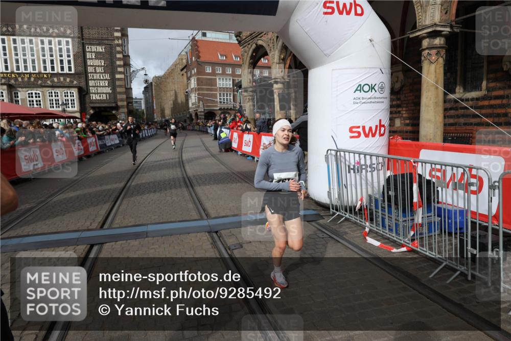 05.10.2025 - 20. swb-Marathon Bremen Yannick Fuchs http://msf.ph/oto/9285492 05.10.2025 13:03:45 Ziel 2613, 4617, 4758, 4786, 5588 meine-sportfotos.de