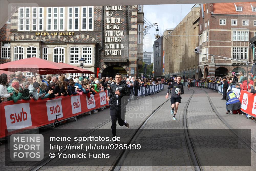 05.10.2025 - 20. swb-Marathon Bremen Yannick Fuchs http://msf.ph/oto/9285499 05.10.2025 13:03:46 Ziel 2613, 4617, 4758, 4786 meine-sportfotos.de