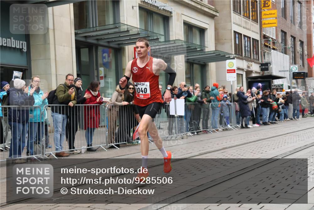 05.10.2025 - 20. swb-Marathon Bremen Strokosch-Dieckow http://msf.ph/oto/9285506 05.10.2025 12:06:15 Ziel 1040, 1040 meine-sportfotos.de