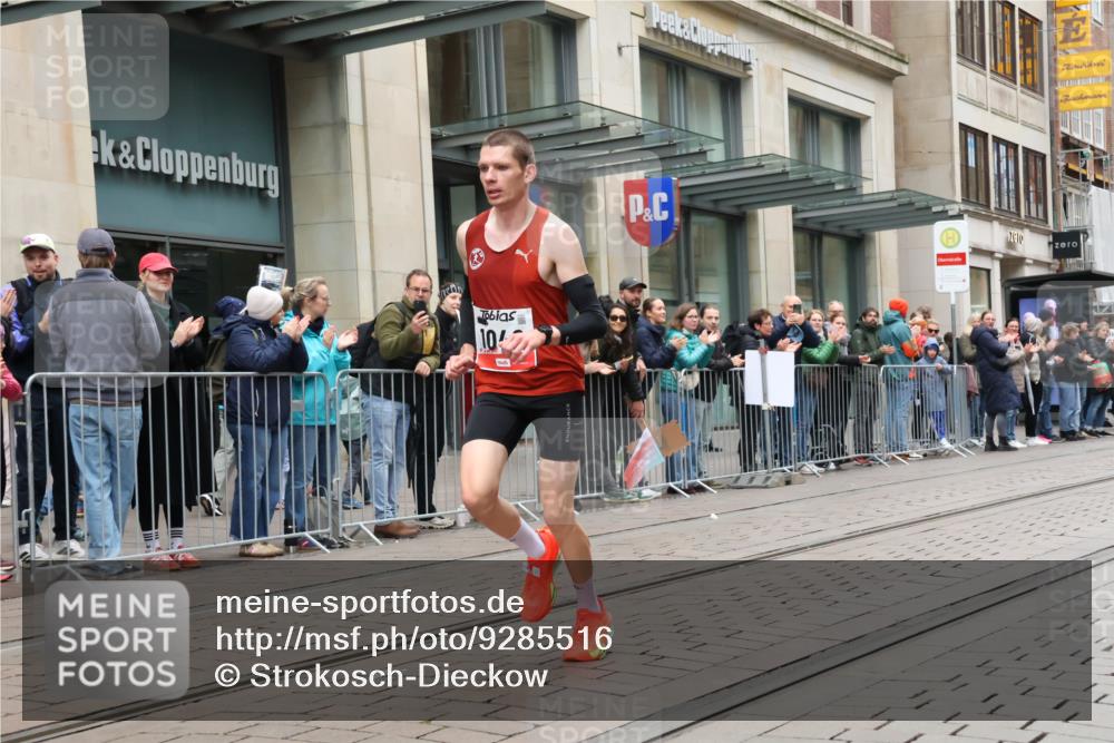 05.10.2025 - 20. swb-Marathon Bremen Strokosch-Dieckow http://msf.ph/oto/9285516 05.10.2025 12:06:15 Ziel 1040, 1040 meine-sportfotos.de