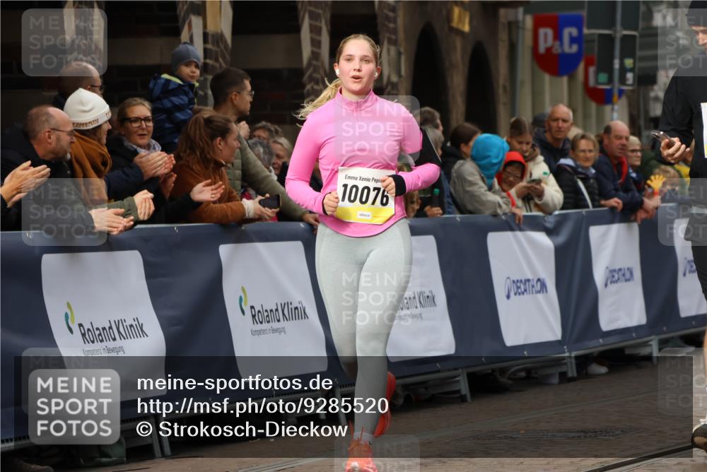 05.10.2025 - 20. swb-Marathon Bremen Strokosch-Dieckow http://msf.ph/oto/9285520 05.10.2025 11:18:30 Ziel 10076, 10472, 11043, 11690 meine-sportfotos.de