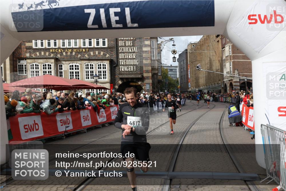 05.10.2025 - 20. swb-Marathon Bremen Yannick Fuchs http://msf.ph/oto/9285521 05.10.2025 13:03:48 Ziel 2613, 4617, 4758, 4786, 6804 meine-sportfotos.de