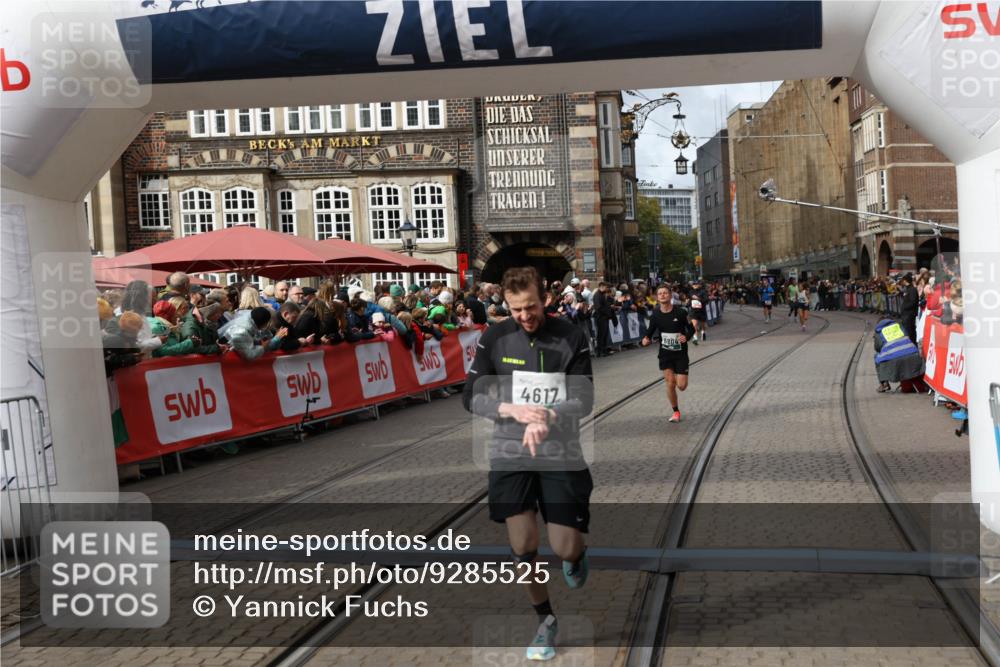 05.10.2025 - 20. swb-Marathon Bremen Yannick Fuchs http://msf.ph/oto/9285525 05.10.2025 13:03:48 Ziel 2613, 4617, 4758, 4786, 6804 meine-sportfotos.de