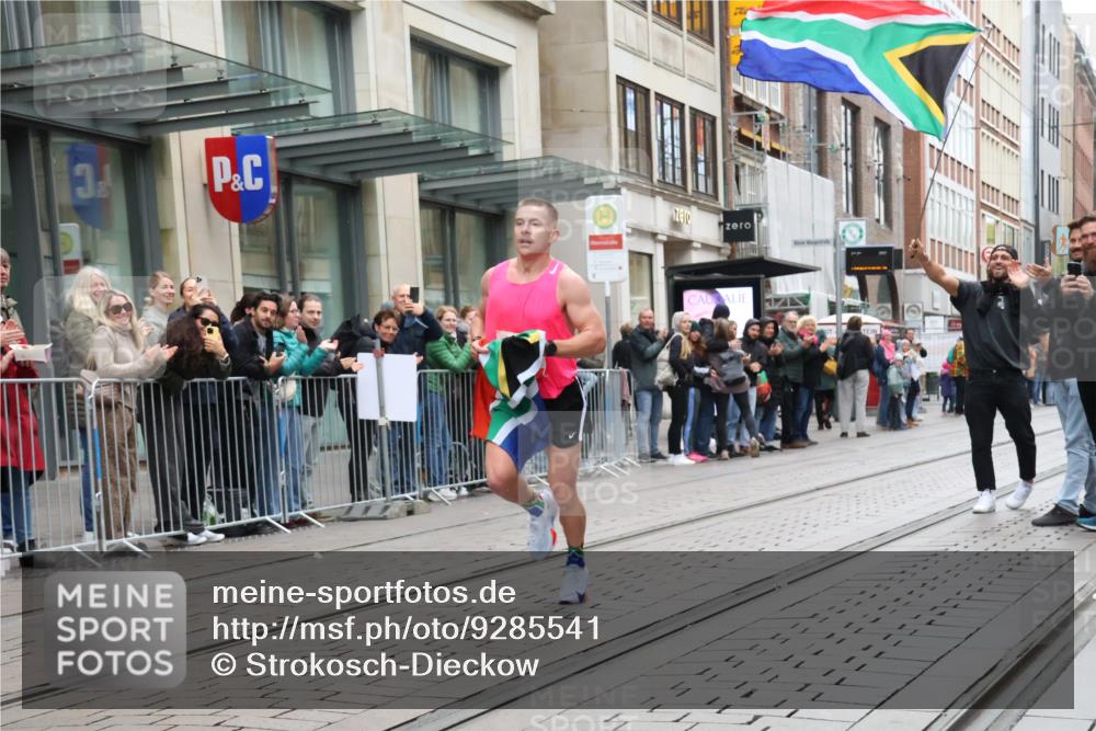 05.10.2025 - 20. swb-Marathon Bremen Strokosch-Dieckow http://msf.ph/oto/9285541 05.10.2025 12:08:30 Ziel 408, 408 meine-sportfotos.de