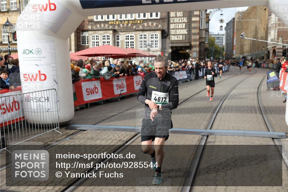 05.10.2025 - 20. swb-Marathon Bremen Yannick Fuchs http://msf.ph/oto/9285544 05.10.2025 13:03:48 Ziel 2613, 4617, 4758, 4786, 6804 meine-sportfotos.de
