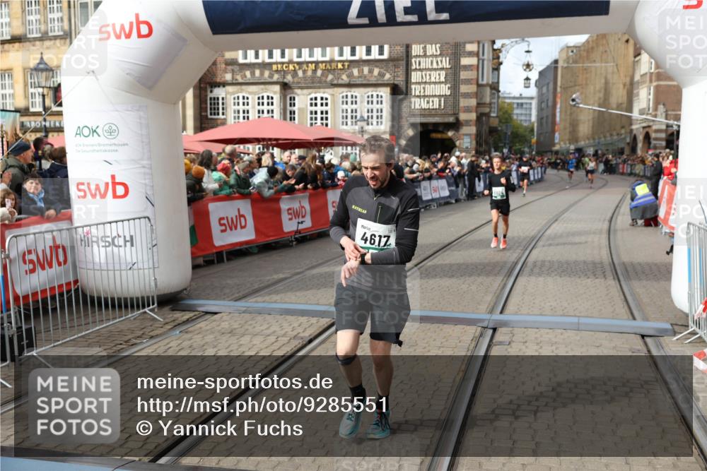 05.10.2025 - 20. swb-Marathon Bremen Yannick Fuchs http://msf.ph/oto/9285551 05.10.2025 13:03:48 Ziel 2613, 4617, 4758, 4786, 6804 meine-sportfotos.de