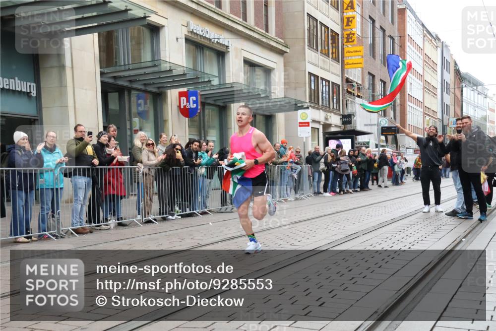 05.10.2025 - 20. swb-Marathon Bremen Strokosch-Dieckow http://msf.ph/oto/9285553 05.10.2025 12:08:30 Ziel 408, 408 meine-sportfotos.de