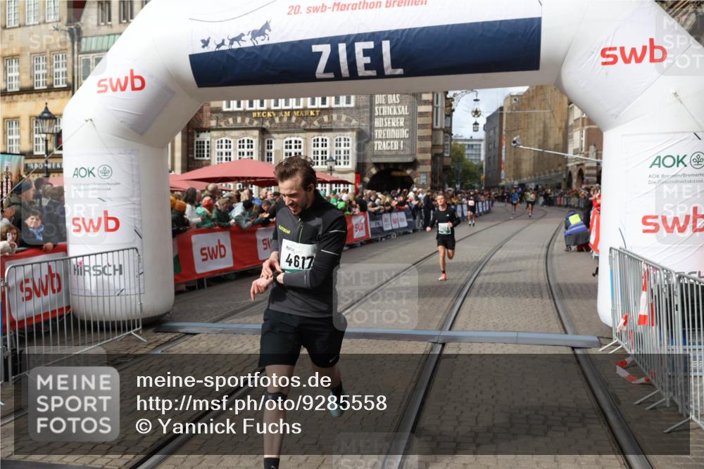 05.10.2025 - 20. swb-Marathon Bremen Yannick Fuchs http://msf.ph/oto/9285558 05.10.2025 13:03:49 Ziel 2613, 4617, 4758, 4786, 6804 meine-sportfotos.de