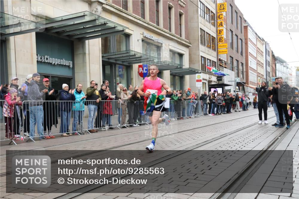 05.10.2025 - 20. swb-Marathon Bremen Strokosch-Dieckow http://msf.ph/oto/9285563 05.10.2025 12:08:30 Ziel 408, 408 meine-sportfotos.de