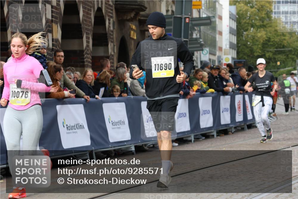 05.10.2025 - 20. swb-Marathon Bremen Strokosch-Dieckow http://msf.ph/oto/9285571 05.10.2025 11:18:31 Ziel 10076, 10472, 11043, 11690 meine-sportfotos.de