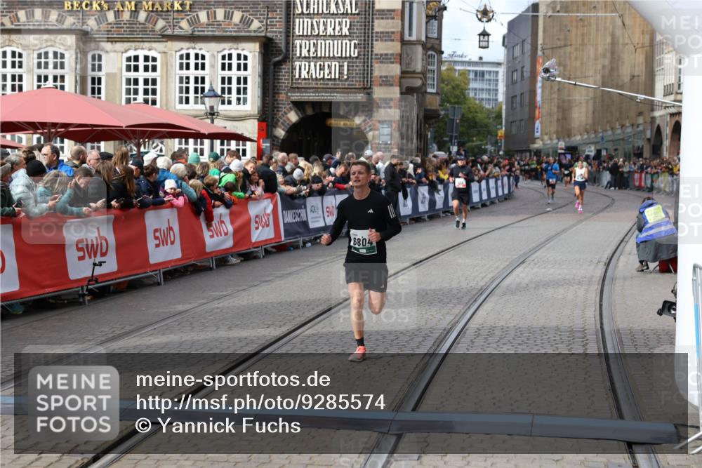 05.10.2025 - 20. swb-Marathon Bremen Yannick Fuchs http://msf.ph/oto/9285574 05.10.2025 13:03:49 Ziel 2613, 4617, 4758, 4786, 6804 meine-sportfotos.de