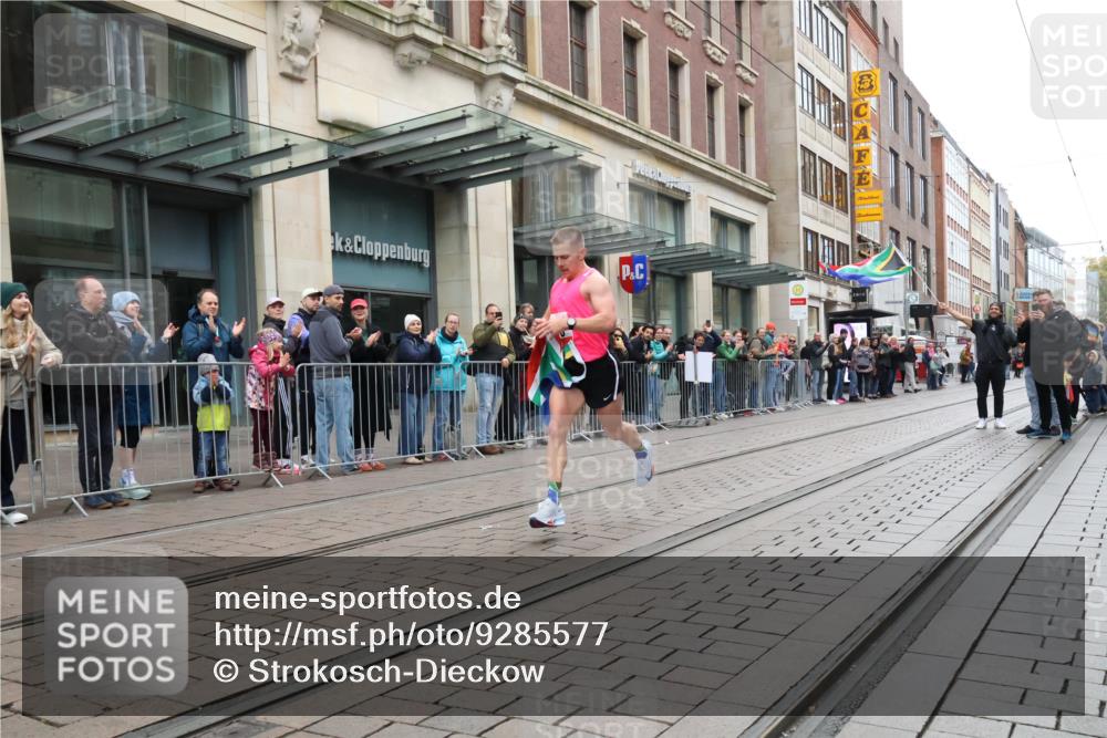 05.10.2025 - 20. swb-Marathon Bremen Strokosch-Dieckow http://msf.ph/oto/9285577 05.10.2025 12:08:31 Ziel 408, 408 meine-sportfotos.de