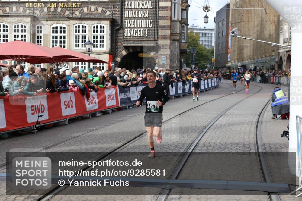 05.10.2025 - 20. swb-Marathon Bremen Yannick Fuchs http://msf.ph/oto/9285581 05.10.2025 13:03:49 Ziel 2613, 4617, 4758, 4786, 6804 meine-sportfotos.de