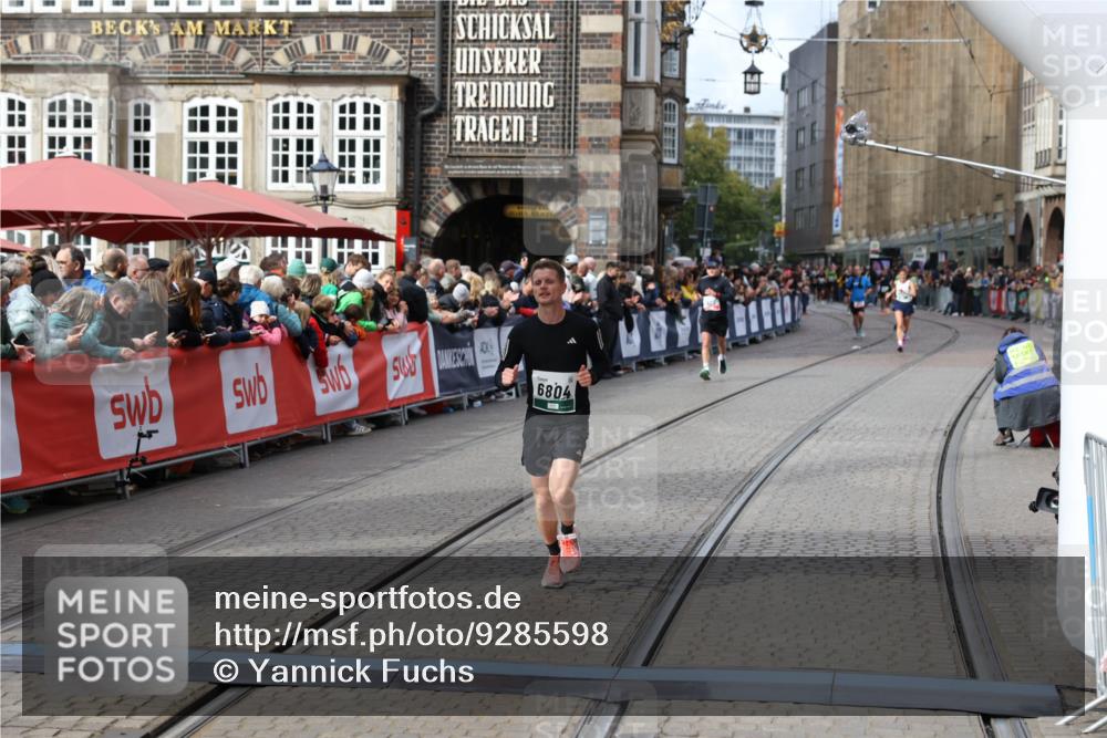 05.10.2025 - 20. swb-Marathon Bremen Yannick Fuchs http://msf.ph/oto/9285598 05.10.2025 13:03:49 Ziel 2613, 4617, 4758, 4786, 6804 meine-sportfotos.de