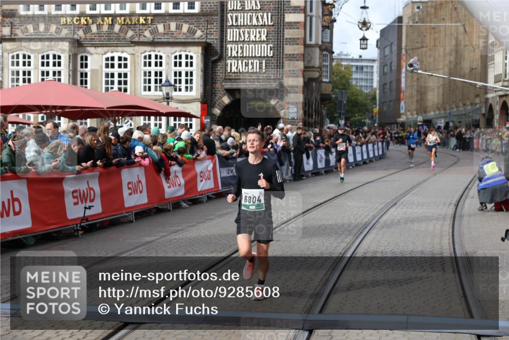 05.10.2025 - 20. swb-Marathon Bremen Yannick Fuchs http://msf.ph/oto/9285608 05.10.2025 13:03:50 Ziel 2613, 4617, 4758, 4786, 6804 meine-sportfotos.de
