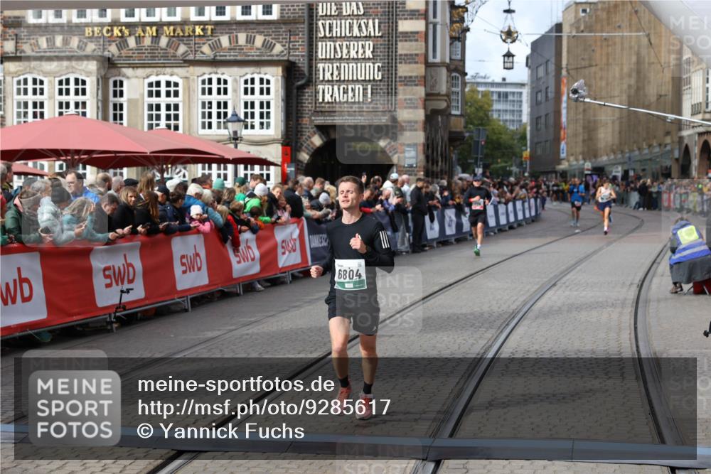 05.10.2025 - 20. swb-Marathon Bremen Yannick Fuchs http://msf.ph/oto/9285617 05.10.2025 13:03:50 Ziel 2613, 4617, 4758, 4786, 6804 meine-sportfotos.de