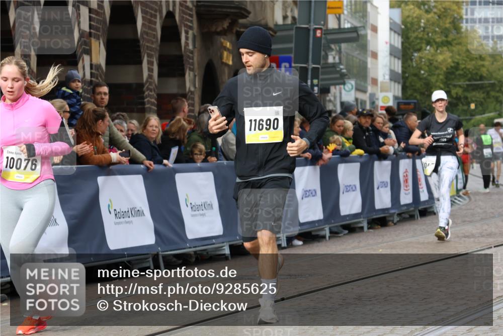 05.10.2025 - 20. swb-Marathon Bremen Strokosch-Dieckow http://msf.ph/oto/9285625 05.10.2025 11:18:31 Ziel 10076, 10472, 11043, 11690 meine-sportfotos.de