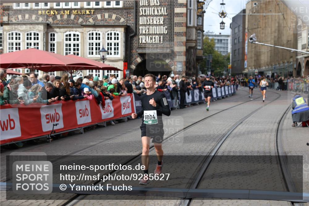 05.10.2025 - 20. swb-Marathon Bremen Yannick Fuchs http://msf.ph/oto/9285627 05.10.2025 13:03:50 Ziel 2613, 4617, 4758, 4786, 6804 meine-sportfotos.de