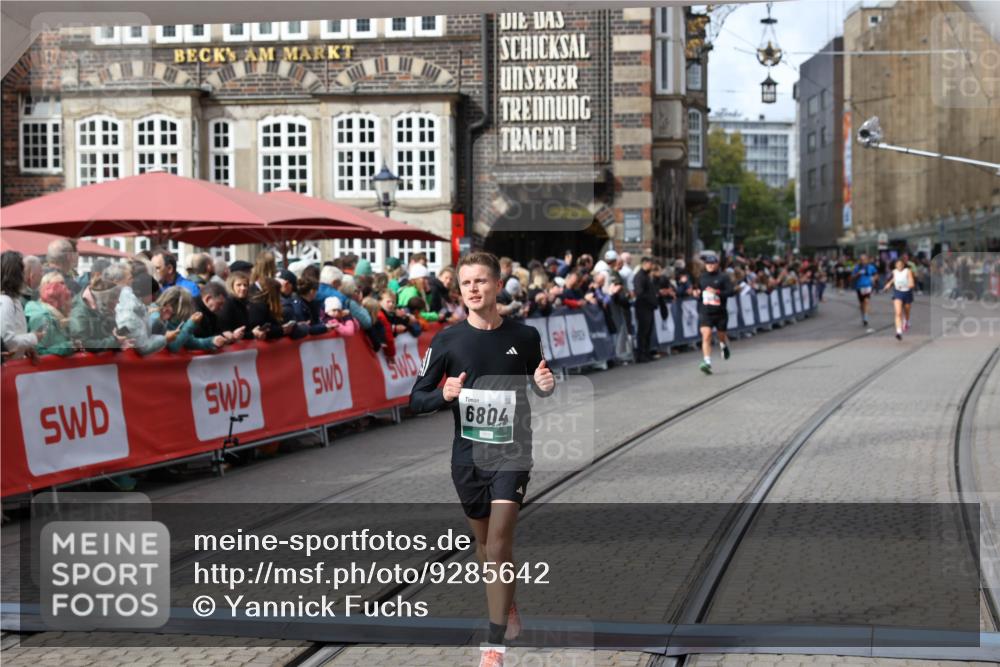 05.10.2025 - 20. swb-Marathon Bremen Yannick Fuchs http://msf.ph/oto/9285642 05.10.2025 13:03:50 Ziel 2613, 4617, 4758, 4786, 6804 meine-sportfotos.de