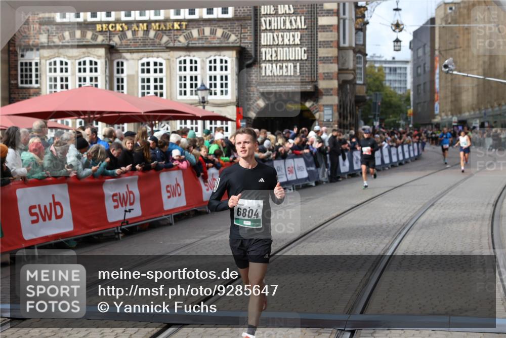 05.10.2025 - 20. swb-Marathon Bremen Yannick Fuchs http://msf.ph/oto/9285647 05.10.2025 13:03:50 Ziel 2613, 4617, 4758, 4786, 6804 meine-sportfotos.de