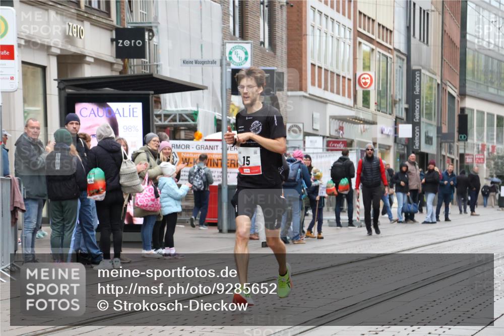 05.10.2025 - 20. swb-Marathon Bremen Strokosch-Dieckow http://msf.ph/oto/9285652 05.10.2025 12:10:25 Ziel 15, 15 meine-sportfotos.de