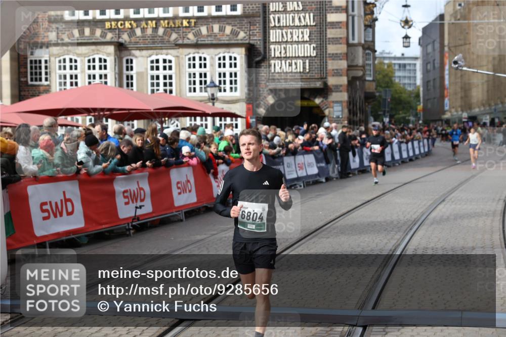 05.10.2025 - 20. swb-Marathon Bremen Yannick Fuchs http://msf.ph/oto/9285656 05.10.2025 13:03:50 Ziel 2613, 4617, 4758, 4786, 6804 meine-sportfotos.de