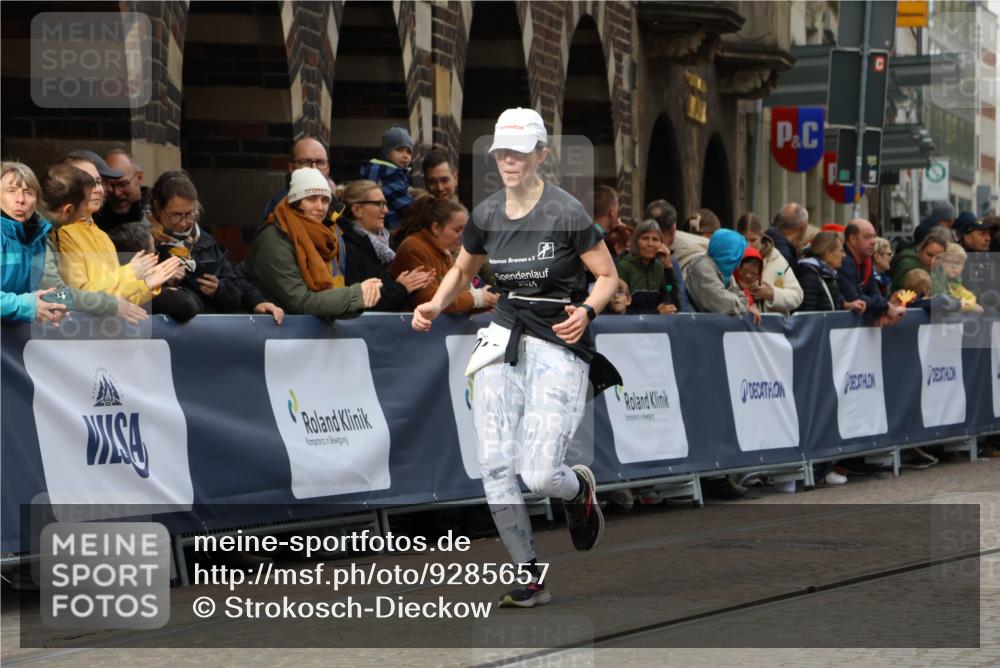 05.10.2025 - 20. swb-Marathon Bremen Strokosch-Dieckow http://msf.ph/oto/9285657 05.10.2025 11:18:35 Ziel 10076, 10472, 11690 meine-sportfotos.de