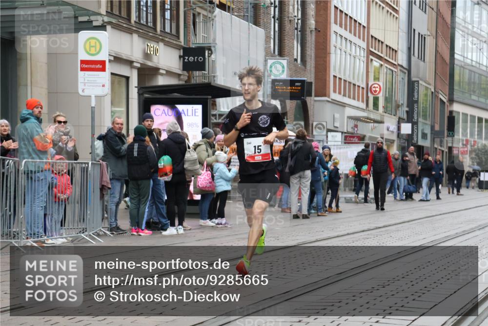 05.10.2025 - 20. swb-Marathon Bremen Strokosch-Dieckow http://msf.ph/oto/9285665 05.10.2025 12:10:25 Ziel 15, 15 meine-sportfotos.de