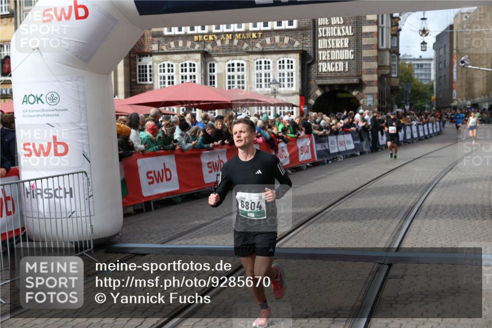 05.10.2025 - 20. swb-Marathon Bremen Yannick Fuchs http://msf.ph/oto/9285670 05.10.2025 13:03:51 Ziel 2613, 4617, 4758, 6804 meine-sportfotos.de