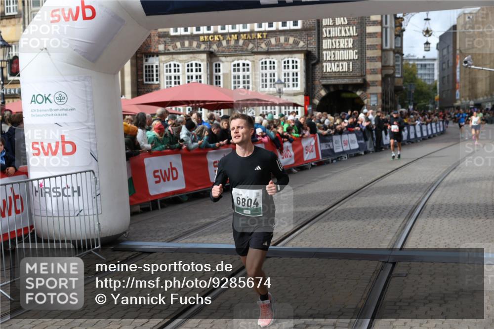 05.10.2025 - 20. swb-Marathon Bremen Yannick Fuchs http://msf.ph/oto/9285674 05.10.2025 13:03:51 Ziel 2613, 4617, 4758, 6804 meine-sportfotos.de