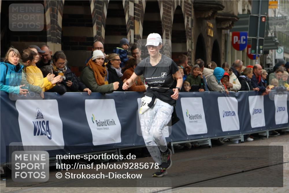 05.10.2025 - 20. swb-Marathon Bremen Strokosch-Dieckow http://msf.ph/oto/9285678 05.10.2025 11:18:36 Ziel 10076, 10472, 11480, 11690 meine-sportfotos.de