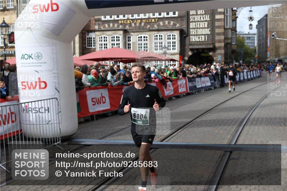 05.10.2025 - 20. swb-Marathon Bremen Yannick Fuchs http://msf.ph/oto/9285683 05.10.2025 13:03:51 Ziel 2613, 4617, 4758, 6804 meine-sportfotos.de
